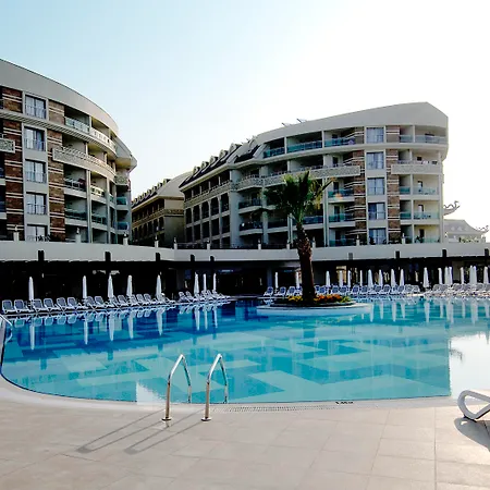 Üdülőközpont Seamelia & Ultra 5 Stars Side
