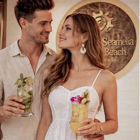 Seamelia & Ultra 5 Stars Side