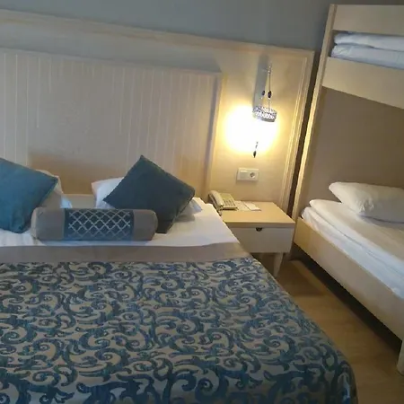 Üdülőközpont Seamelia & Ultra 5 Stars Side