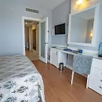 Seamelia & Rezort 5*