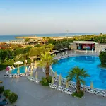Seamelia & Rezort 5*