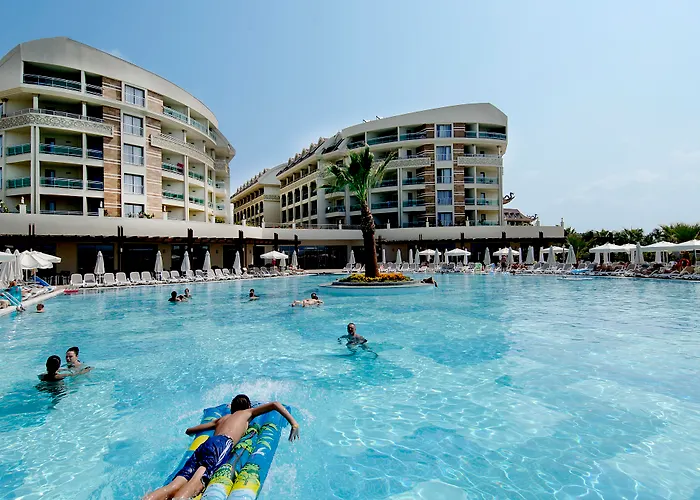 Seamelia & Semesteranläggning (resort)